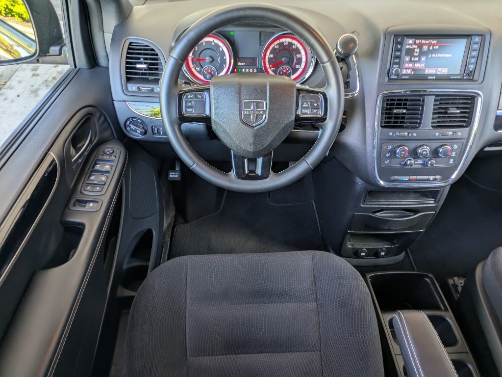 Used 2019 Dodge Grand Caravan SE FWD image 17