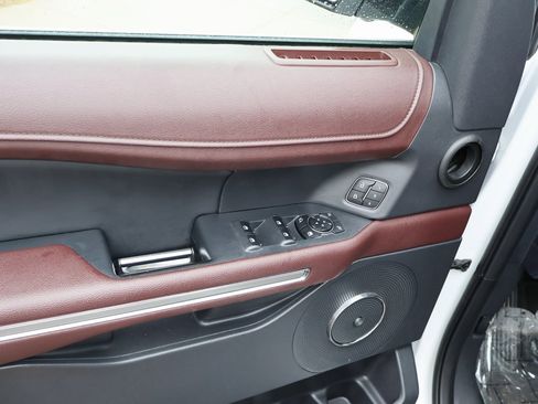 Used 2024 Ford Expedition Max Limited image 28