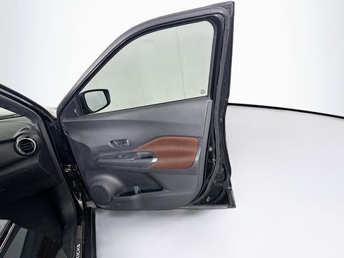 Used 2023 Nissan Kicks SR w/ Interior Electronics Package FWD image 29