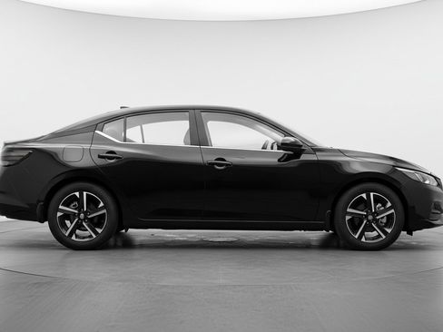Used 2025 Nissan Sentra SV FWD image 11