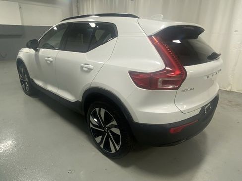 Certified 2025 Volvo XC40 B5 Plus image 2