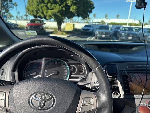 Used 2010 Toyota Venza AWD image 38