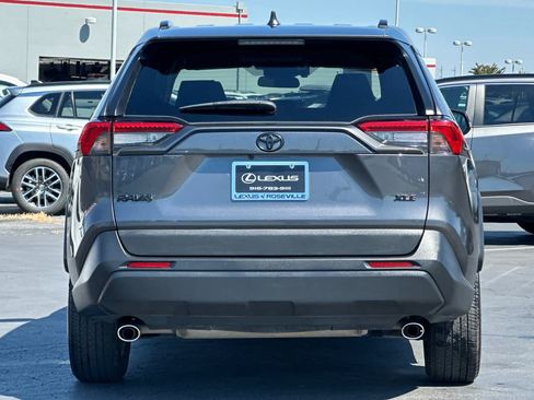 Used 2020 Toyota RAV4 XLE w/ Convenience Package FWD image 8