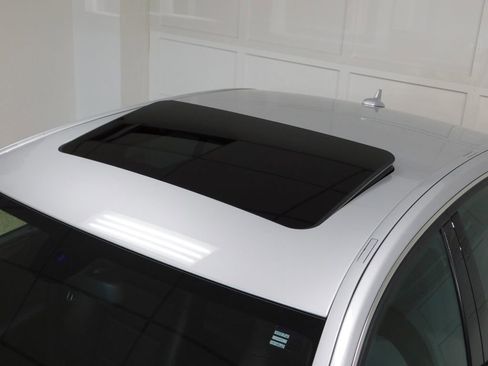 Used 2013 Mercedes-Benz E 350 4MATIC Sedan image 23