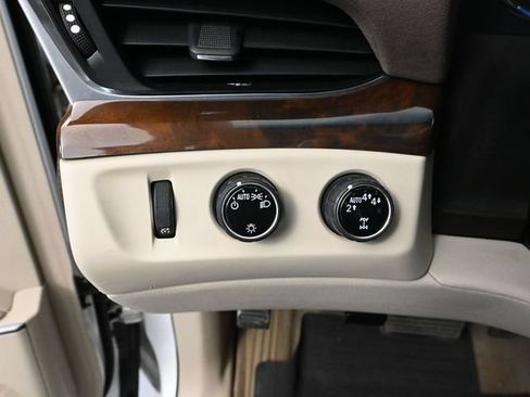 Used 2017 Cadillac Escalade ESV 4WD image 30