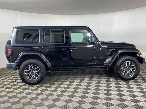 Used 2026 Jeep Wrangler Unlimited Sahara AWD/4WD image 6