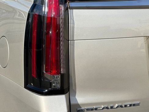 Used 2016 Cadillac Escalade Premium image 38