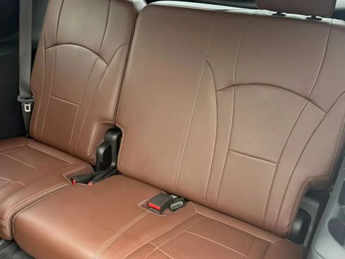 Used 2021 Buick Enclave Avenir w/ Avenir Technology Package AWD/4WD image 12