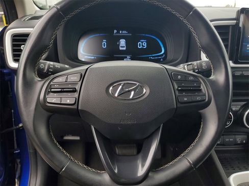 Used 2023 Hyundai Venue Limited image 13