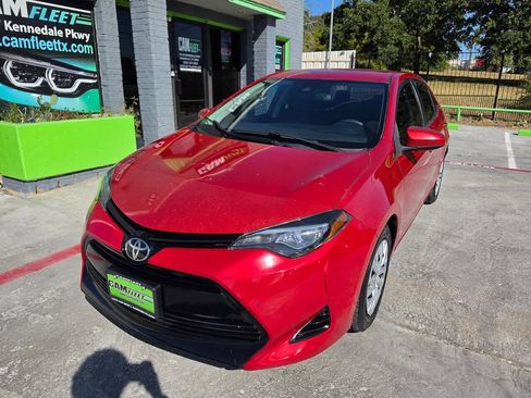 Used 2017 Toyota Corolla LE FWD image 3