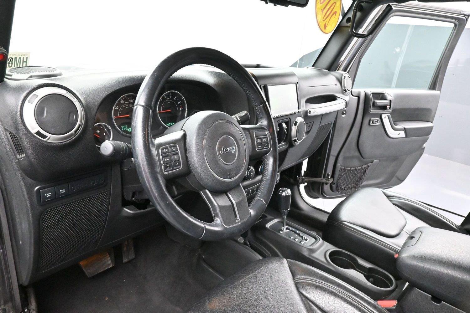 Used 2016 Jeep Wrangler Unlimited Rubicon w/ Dual Top Group AWD/4WD image 13