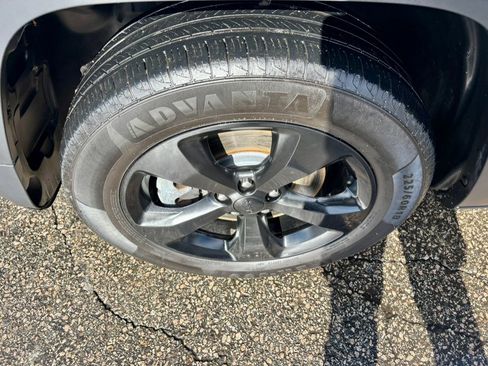 Used 2016 Jeep Cherokee Latitude w/ Cold Weather Group image 31