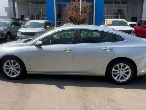 Used 2018 Chevrolet Malibu Hybrid w/ Driver Confidence Package FWD image 4