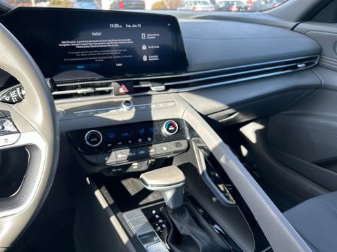 Used 2023 Hyundai Elantra SEL w/ Convenience Package image 12