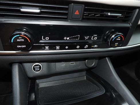 Certified 2023 Nissan Rogue SV FWD image 23
