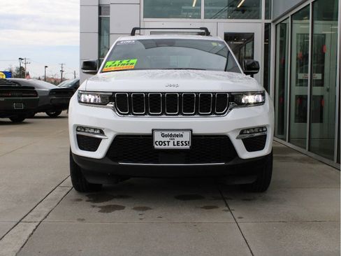 Used 2023 Jeep Grand Cherokee Limited image 2