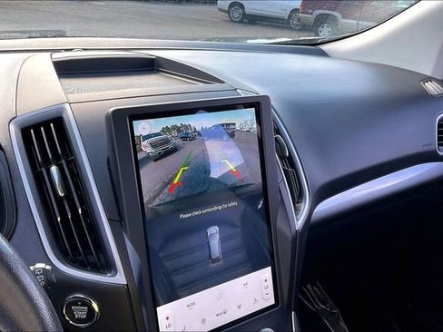 Used 2023 Ford Edge SEL image 11