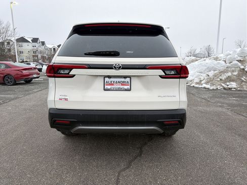 Used 2024 Toyota Grand Highlander Platinum image 5