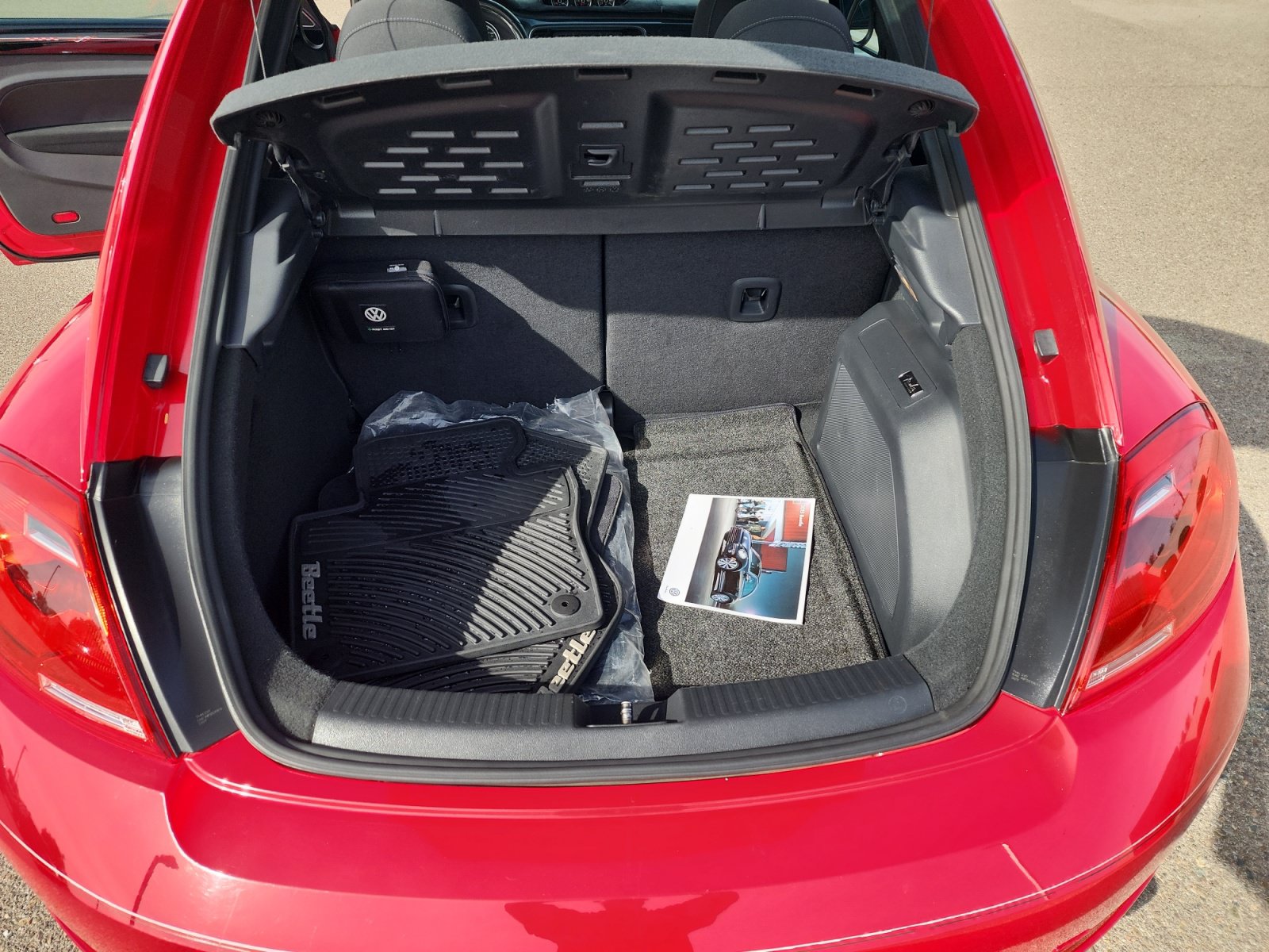 Used 2014 Volkswagen Beetle R-Line FWD image 34