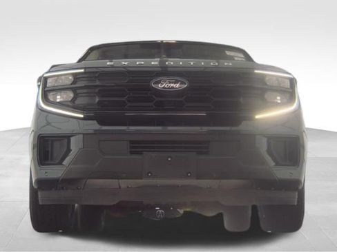 Used 2025 Ford Expedition Active AWD/4WD image 2