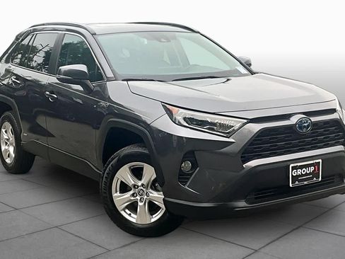 Certified 2021 Toyota RAV4 XLE w/ Convenience Package AWD/4WD image 3
