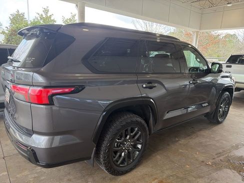 Used 2023 Toyota Sequoia Platinum AWD/4WD image 3
