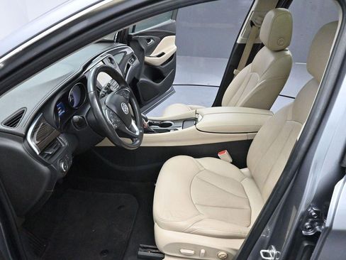 Used 2019 Buick Envision Essence FWD image 12