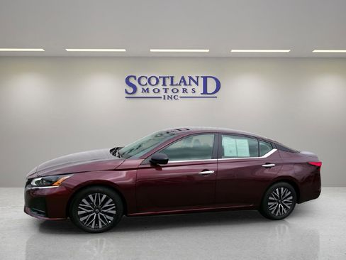 Used 2025 Nissan Altima 2.5 SV image 1