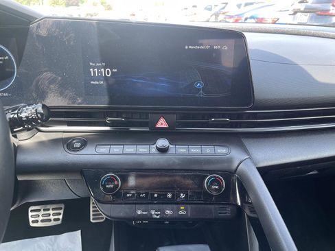 Used 2025 Hyundai Elantra SEL FWD image 9