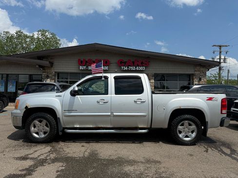 Used 2012 GMC Sierra 1500 SLT w/ All-Terrain Package AWD/4WD image 3