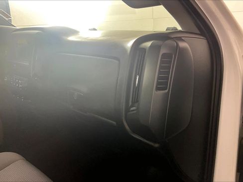 Used 2018 Chevrolet Silverado 1500 Custom w/ Custom Value Package RWD image 17