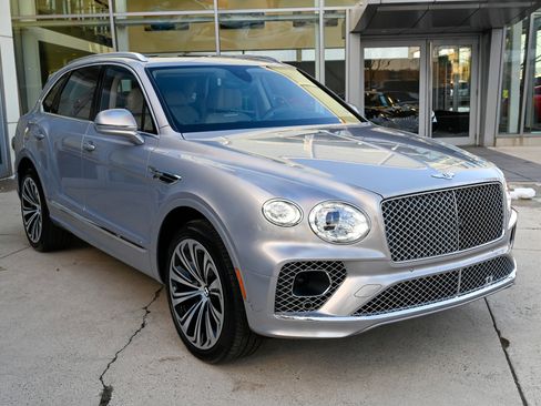 Used 2022 Bentley Bentayga image 3