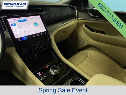 Used 2024 Jeep Grand Cherokee Limited w/ Luxury Tech Group II AWD/4WD image 17