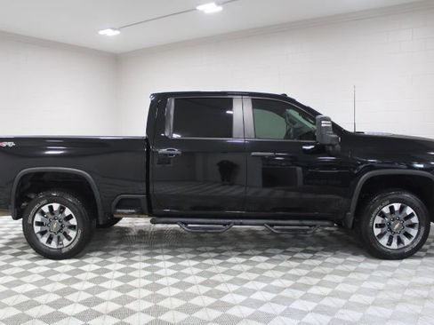 Used 2022 Chevrolet Silverado 2500 Custom w/ Custom Value Package image 12