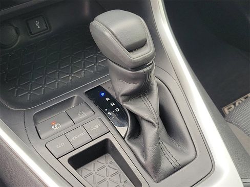 Used 2021 Toyota RAV4 LE image 27