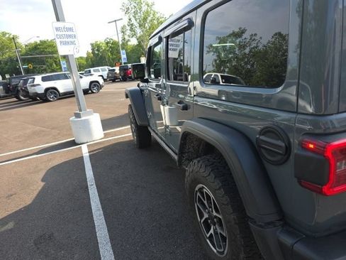 Used 2024 Jeep Wrangler Unlimited Rubicon w/ Convenience Group AWD/4WD image 13