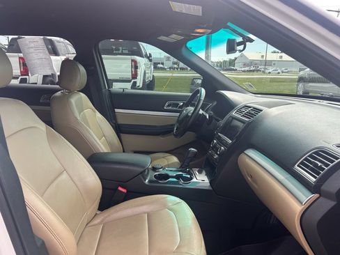 Used 2016 Ford Explorer XLT w/ Equipment Group 202A AWD/4WD image 19