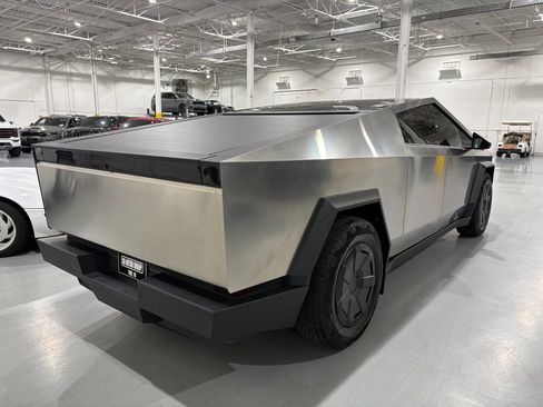 Used 2025 Tesla Cybertruck AWD Crew Cab image 7