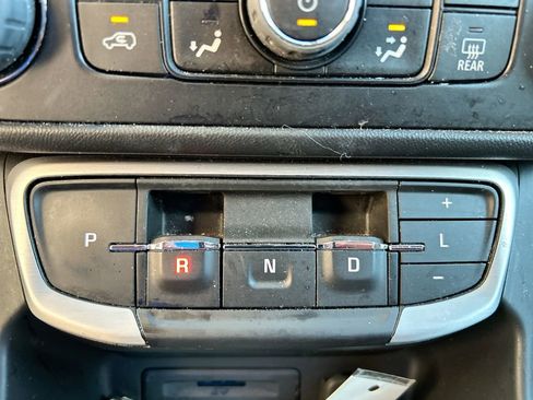 Used 2023 GMC Terrain SLT AWD/4WD image 21