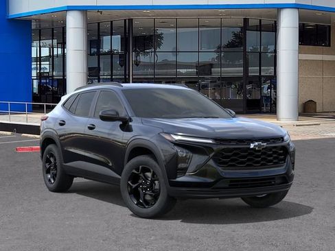 New 2026 Chevrolet Trax LT w/ Driver Confidence Package FWD image 7