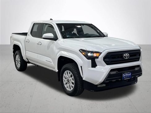 Used 2024 Toyota Tacoma SR5 AWD/4WD image 8
