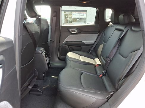 Used 2024 Jeep Compass Latitude AWD/4WD image 10