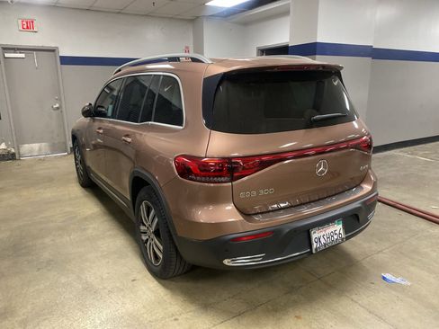 Used 2023 Mercedes-Benz EQB 300 4MATIC image 4