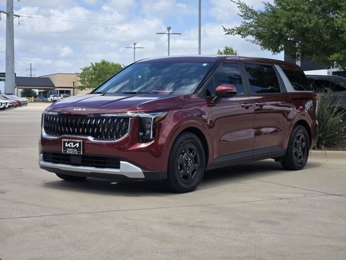 New 2026 Kia Carnival FWD image 2