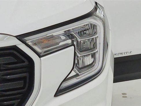 Used 2024 GMC Terrain SLE image 16