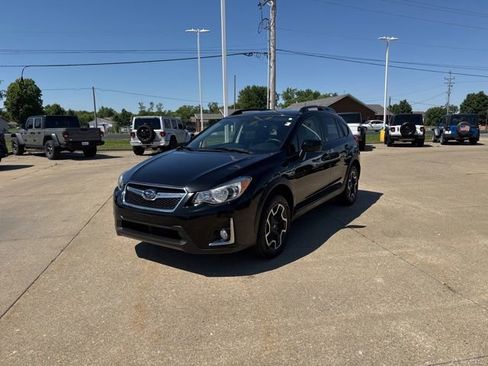 Used 2017 Subaru Crosstrek 2.0i Premium w/ Moonroof Package AWD/4WD image 3