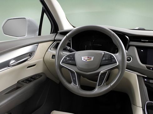 Used 2017 Cadillac XT5 Luxury image 11