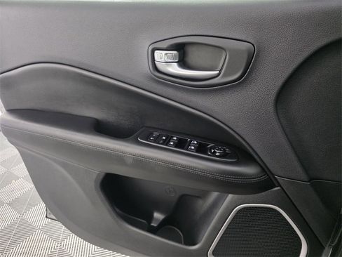 Used 2020 Jeep Compass Latitude image 29