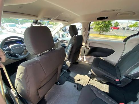 Used 2023 Chrysler Voyager LX FWD image 22