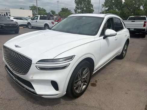 Used 2025 Genesis GV70 2.5T w/ Select Package image 2